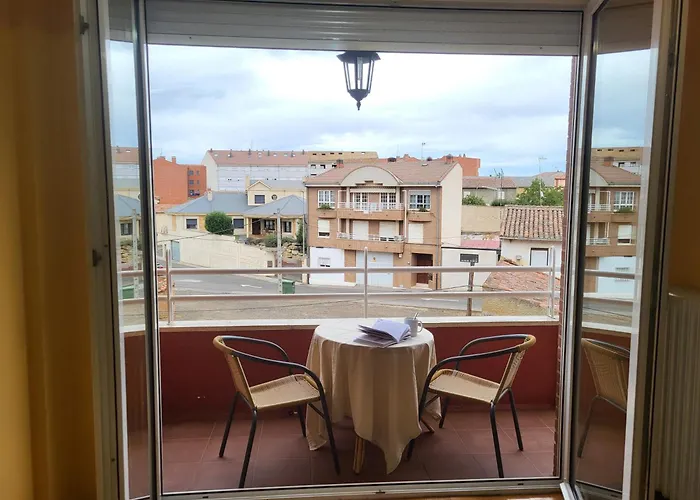 Valencia De Don Juan Apartman *